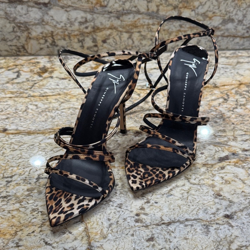 Giuseppe Zanotti Intriigo Claire Leopard Print Strappy heel
Animal print